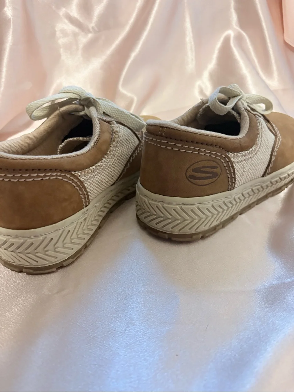 Skechers vintage lace